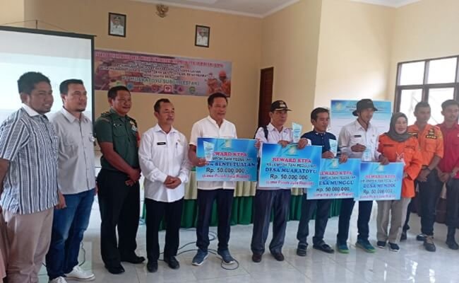 4 Desa Di Longkali Peroleh Penghargaan Desa Bebas Kebakaran