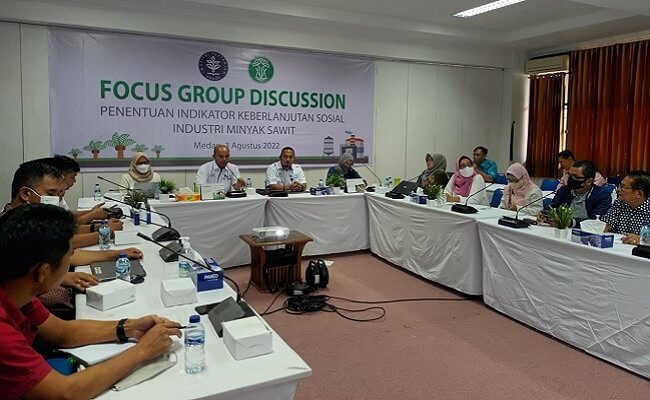 Mengkaji Keberlanjutan Sosial Industri Kelapa Sawit